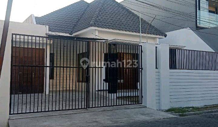 Rumah Area Tenang Di Jl. Manyar Tirtomoyo 2lt. Ron.a2405 2