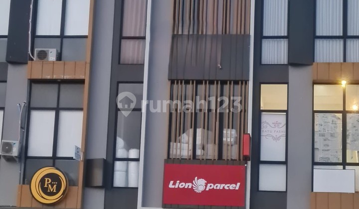 Ready-to-use 3-Story Shophouse, Sukolilo. Contact: 081 1