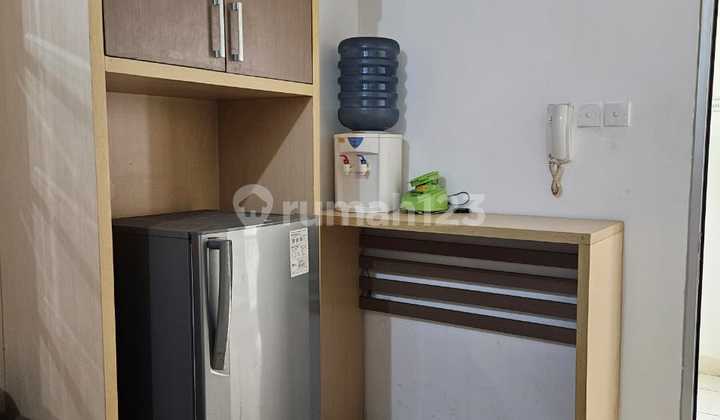 DI SEWAKAN BULANAN 2 BR FURNISHED TOWER D LANTAI RENDAH 2