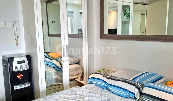 DI SEWAKAN BULANAN/TAHUNAN  STUDIO TOWER A FURNISHED BAGUS LANTAI SEDANG 