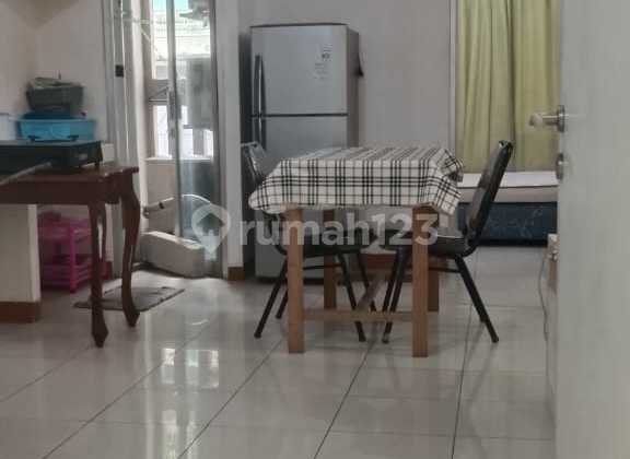 FOR RENT 3 BR SEMIFURNISHED MIDDLE FLOOR