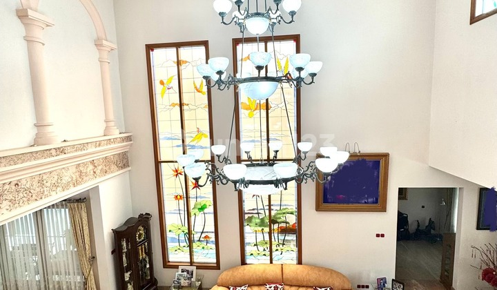 Rumah Mewah 2 Lt Cantik Siap Huni Kebayoran Lama Strategis Ada Kolam Renang SHM 2