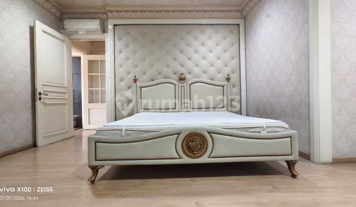 Rumah Super Mewah European Classic Jakarta Barat 2.5 LT. Ada Kolam Renang 2