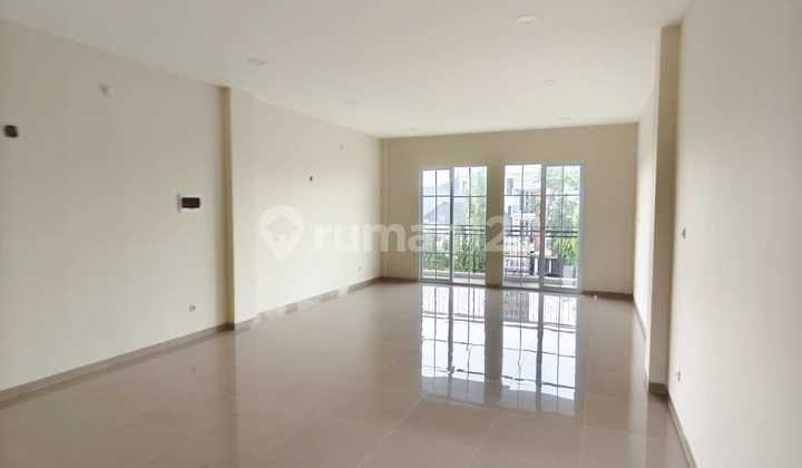 FOR RENT: NEWLY BUILT SHOPHOUSE IN CEMPAKA PUTIH, CENTRAL JAKARTA, LOCATED ON A MAIN ROAD FOR RENT: NEWLY BUILT SHOPHOUSE IN CEMPAKA PUTIH, CENTRAL JAKARTA, LOCATED ON A MAIN ROAD