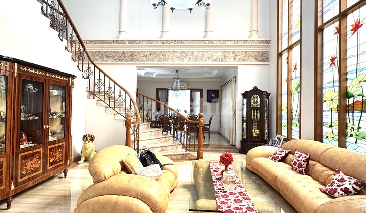 Rumah Mewah 2 Lt Cantik Siap Huni Kebayoran Lama Strategis Ada Kolam Renang SHM