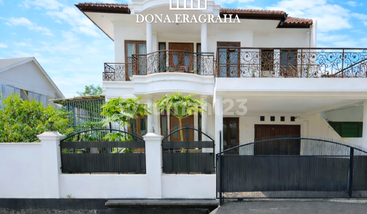 Beautiful House Ready to Live Wide Quiet Street in Veteran, South Jakarta 2