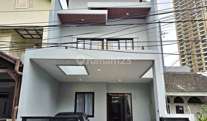 Turun Harga Rumah Keren Tinggal Bawa Koper di Pondok Indah 2