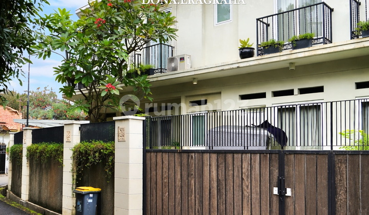 Turun Harga Rumah Cantik Siap Huni di Delman, Kebayoran Lama