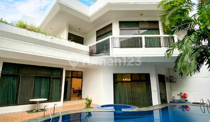 Well-Maintained Grand House in a Complex in Mega Kuningan Well-Maintained Grand House in a Complex in Mega Kuningan