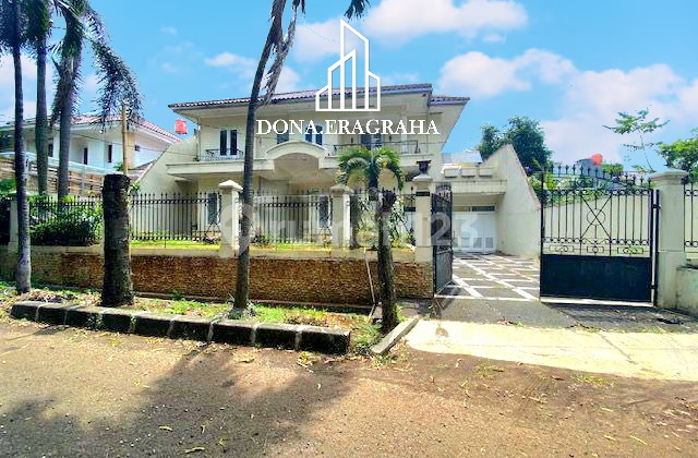 Turun Harga Rumah Megah Terawat di Komplek Taman Lebak