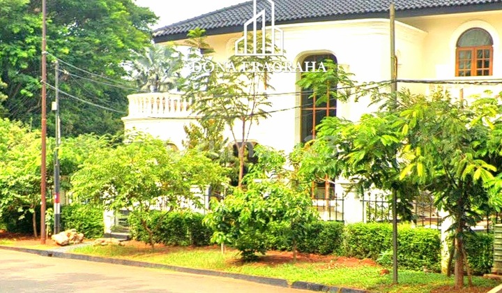 Rumah Lokasi Elite Di Bawah NJOP Hadap Taman Di Pondok Indah