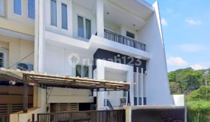 Rumah Rapi Terawat Di Pondok Indah, Jakarta Selatan Rumah Rapi Terawat Di Pondok Indah, Jakarta Selatan