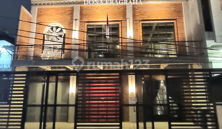 Bangunan Komersial Hanya 6 Menit Jalan Kaki ke Jalan Sudirman Bangunan Komersial Hanya 6 Menit Jalan Kaki ke Jalan Sudirman