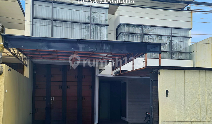 Quick Sale House with Swimming Pool 5 Minutes to MRT Lebak Bulus