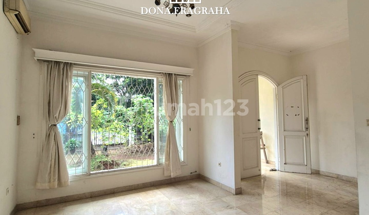 Turun Harga Rumah Megah Terawat di Komplek Taman Lebak