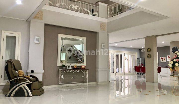 RUMAH MEWAH GRAHA FAMILI FURNISH CANTIK BLOK FAVORIT SURABAYA BRT 2