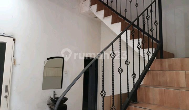 Rumah Sawotratap Dekat Perum Deltasari 2