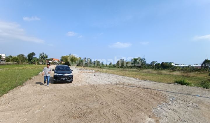 Cheap land, roadside. SHM near UNISA, UNJANI, and UMY campuses.