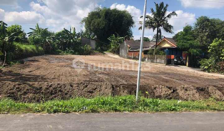 Land on Jalan Kaliurang km 10 West of Gentan Market.