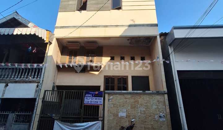 For Sale 2.5-Story House, Satria St, North Jakarta, Area Near Mangga Dua Square