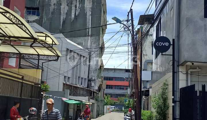 Quick Sale, 3.5-Story House, Strategic Location Near Mangga Besar Raya, West Jakarta 2