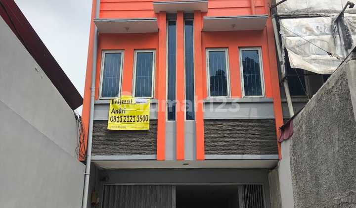 Cheap Shop House in the Center of Bogor City Near Station, Negotiable Price, Good Condition, Ready to Occupy. Cheap Shop House in the Center of Bogor City Near Station, Negotiable Price, Good Condition, Ready to Occupy.