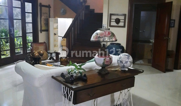 Rumah terawat dan siap huni Raya Darmo Indah 1