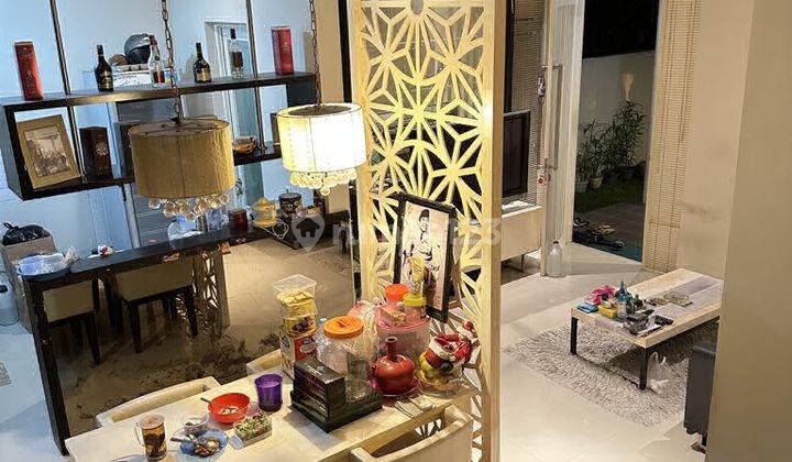 ruang makan rumah alam galaxy surabaya full