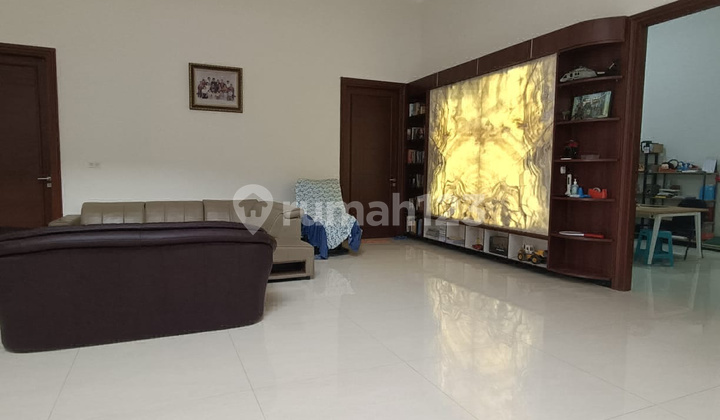 Dijual Rumah Dharmahusada Lokasinya bagus dan lahan parkir banyak 2