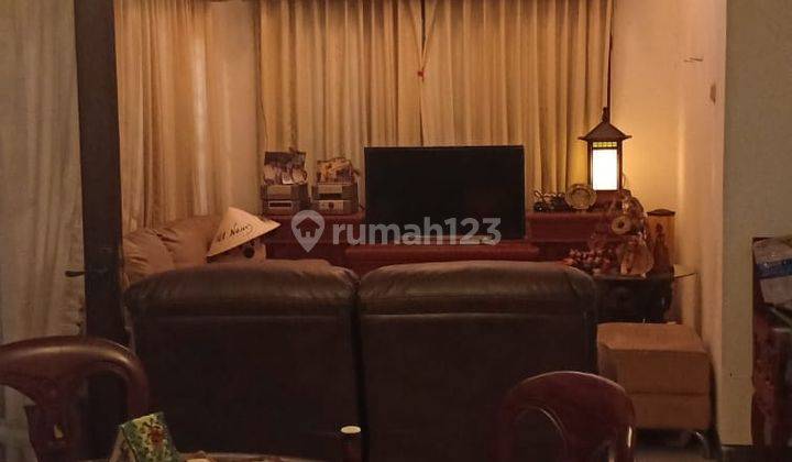 Surabaya Barat Rumah Pojok di Graha Family 2