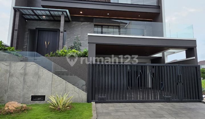 3 Lantai Modern Ciamik Rumah Citraland Waterfront, Surabaya Barat