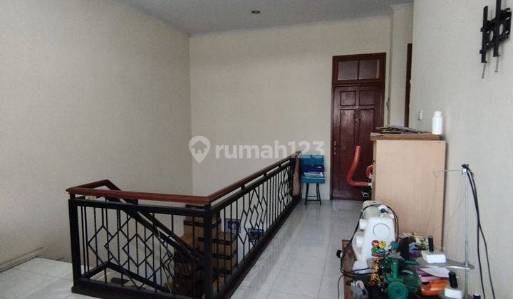 2 Lantai Terawat Rumah Taman Pondok Indah, Wiyung  1