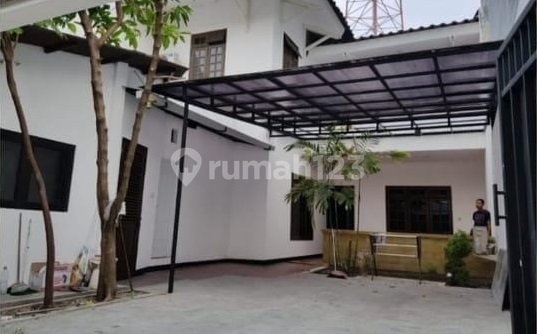 2 Lantai Terawat Rumah Simpang Darmo Permai Selatan 