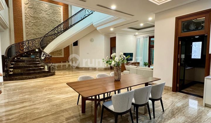 Terawat Bagus Siap Huni Rumah Graha Family di Surabaya Barat Terawat Bagus Siap Huni Rumah Graha Family di Surabaya Barat