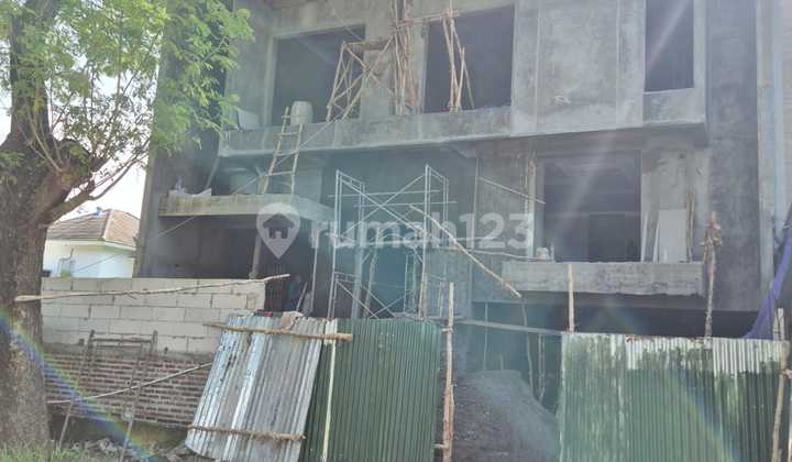 Rumah Mewah Baru Gress Citraland Woodland Surabaya Barat 1