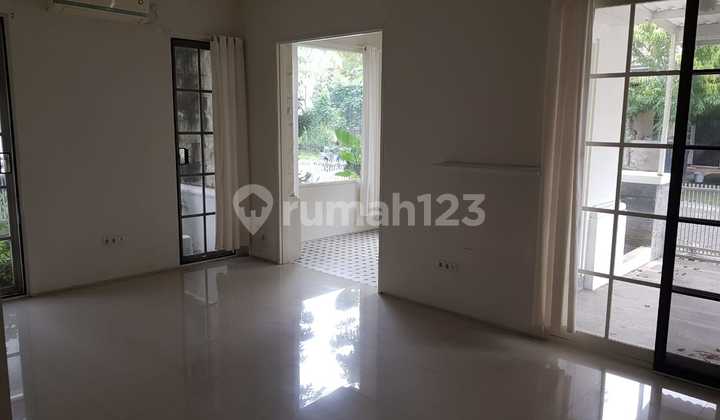 Valencia Villa House at Pakuwon Indah Well-Maintained Building Price Can Still Be Negotiated 2