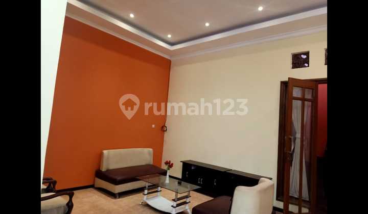 Maintained 1.5-Story House Building at Simpang Darmo Permai Selatan 2