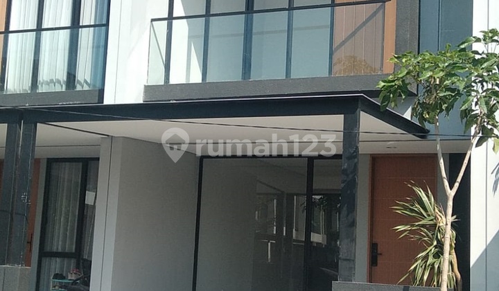 Gress Minimalis Rumah Citraland Depan Danau - 2 Lantai  1