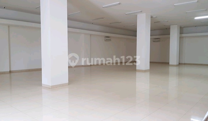 Showroom Bangunan Komersial Raya Jemursari Surabaya