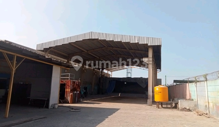 Land Plus Building Manyar Gresik