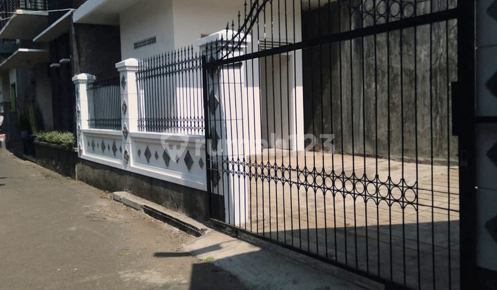 Gedung 4 Lantai Pandaan Rumah Walet