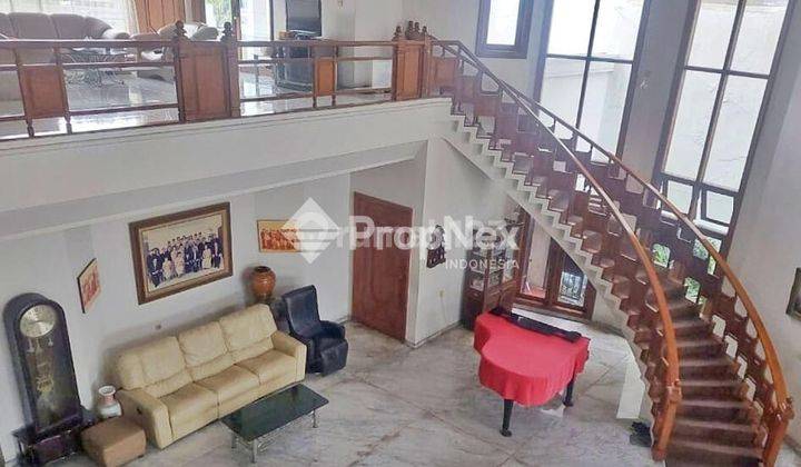 ruang keluarga rumah mayjend sungkono surabaya pakis
