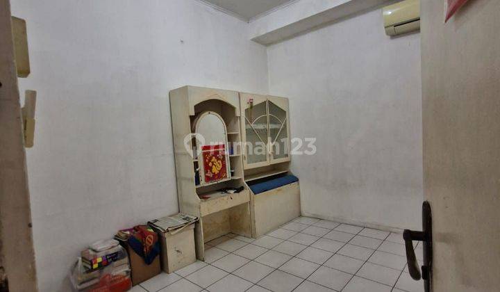 di rumah taman surya 2 lebar 8 jakarta barat 2