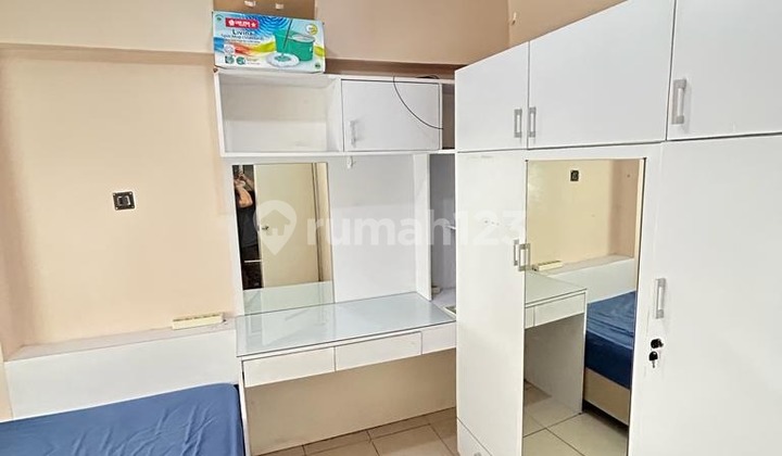 Green Bay Pluit Apartment 2 Bedrooms Semi Furnished with Kitchen Set 2