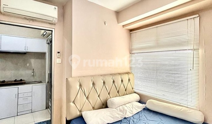 Green Bay Pluit Apartment 2 Bedrooms Semi Furnished with Kitchen Set