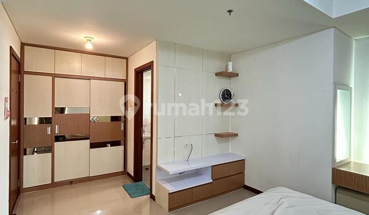 Condominium Green Bay Pluit 2 BR Fully Furnished Ruang Tamu Besar 2