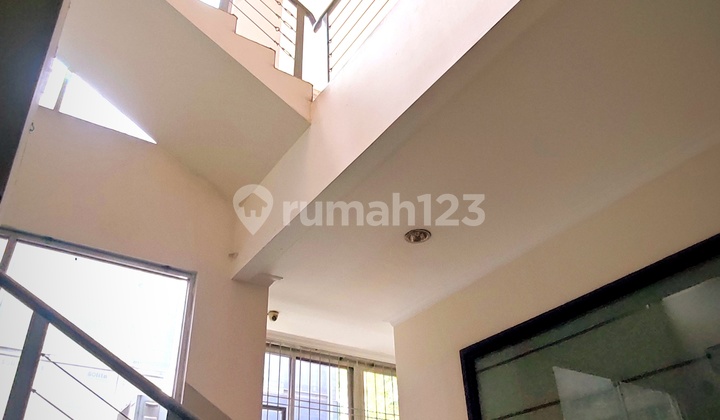 Ruko 4 Lanti di Kuningan Cocok Untuk Perkantoran  2