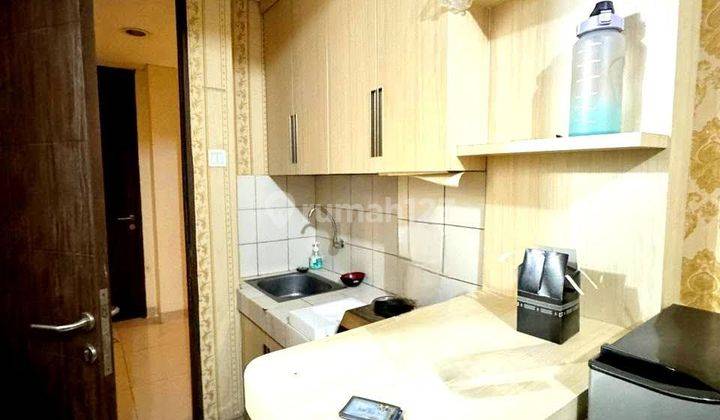 dapur unit studio full furnished apartemen