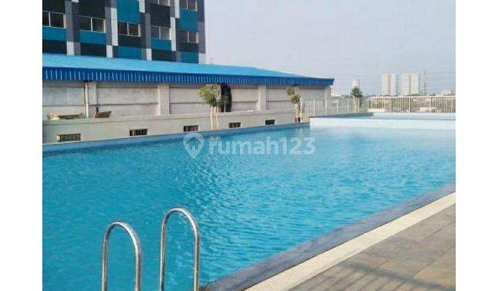 kolam renang unit 2 br apartemen grand