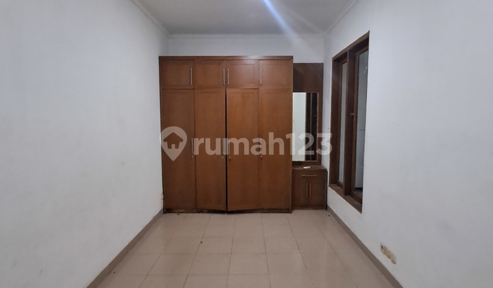 For Rent House in Pondok Indah Area, Can Be Used for Office, Flood-Free 2